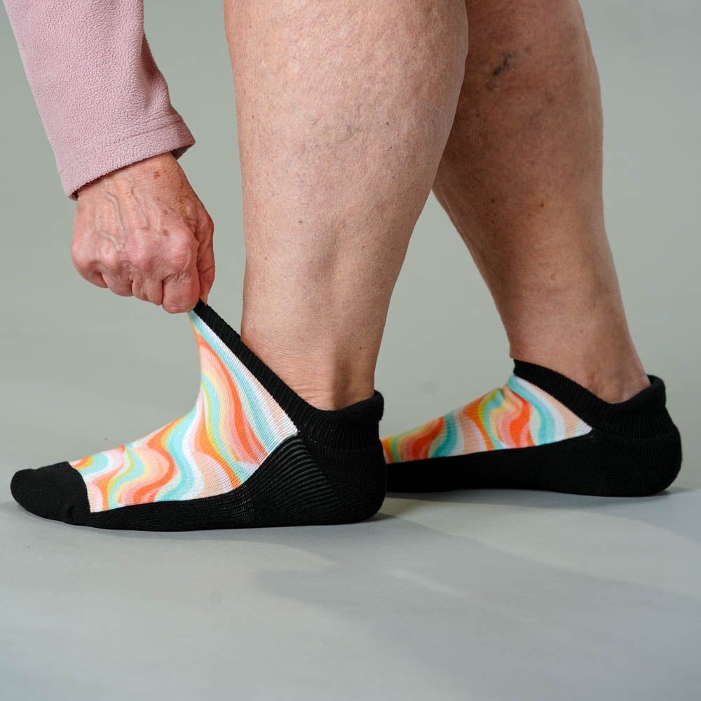 Viasox Pastel Waves Ankle Socks detail close-up